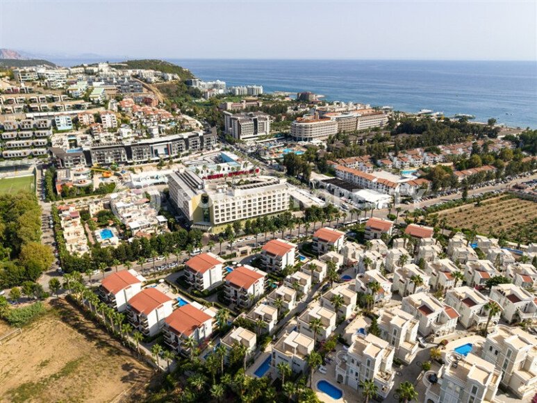 Comfortable 3+1 duplex, 170 m² with a private beach and rich infrastructure in Konakli-id-10179-photo-2