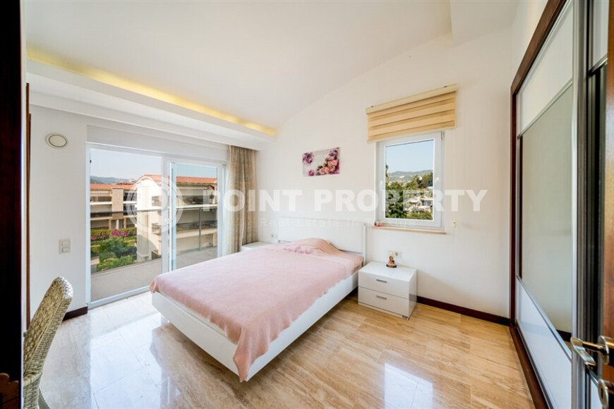Comfortable 3+1 duplex, 170 m² with a private beach and rich infrastructure in Konakli-id-10179-photo-9