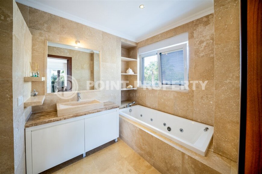 Comfortable 3+1 duplex, 170 m² with a private beach and rich infrastructure in Konakli-id-10179-photo-14