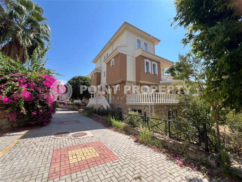 Twin villa 3+1, 144 m² in the Incekum area with views of the green surroundings-id-10191-photo-1