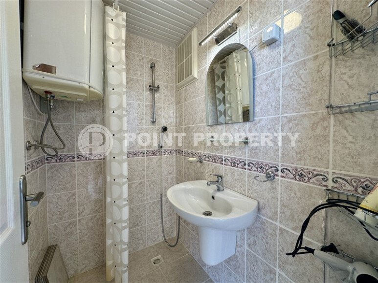 An impressive 240 m² of comfort in a bright duplex penthouse with a panoramic terrace in the center of Mahmutlar-id-10256-photo-9