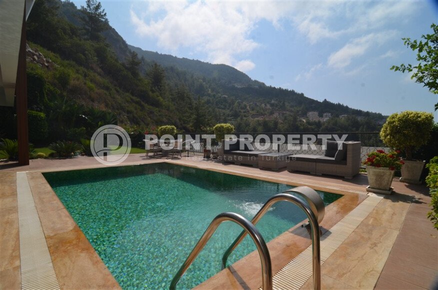 An elegant 351 m² villa with a panoramic terrace and sea views in a prestigious area of Alanya-id-10313-photo-2