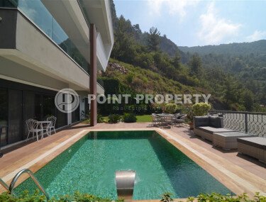 An elegant 351 m² villa with a panoramic terrace and sea views in a prestigious area of Alanya-id-10313-photo-3