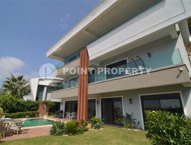 An elegant 351 m² villa with a panoramic terrace and sea views in a prestigious area of Alanya-id-10313-photo-3