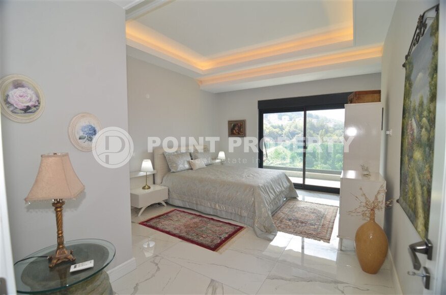 An elegant 351 m² villa with a panoramic terrace and sea views in a prestigious area of Alanya-id-10313-photo-10