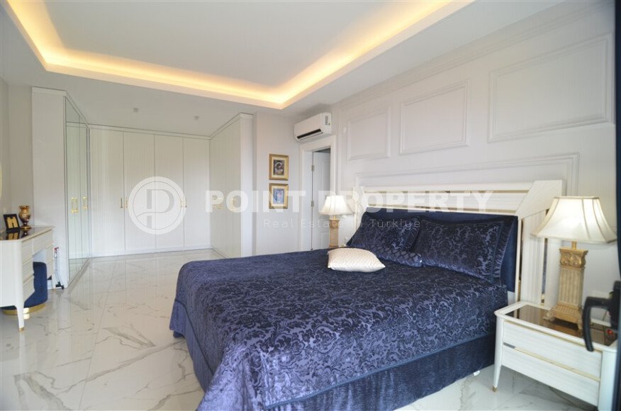 An elegant 351 m² villa with a panoramic terrace and sea views in a prestigious area of Alanya-id-10313-photo-12
