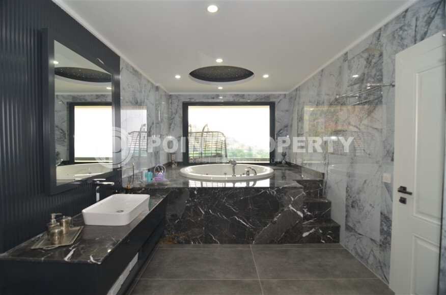 An elegant 351 m² villa with a panoramic terrace and sea views in a prestigious area of Alanya-id-10313-photo-18