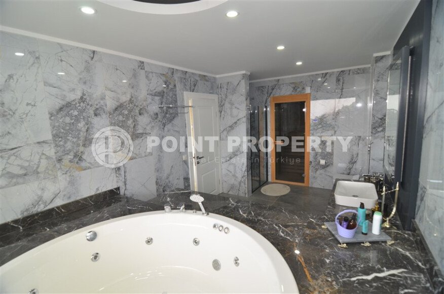 An elegant 351 m² villa with a panoramic terrace and sea views in a prestigious area of Alanya-id-10313-photo-19