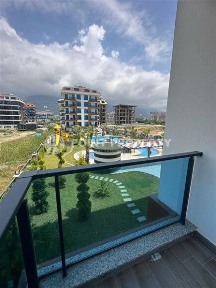 Квартира 2+1, 95 м² на первой линии моря в респектабельном районе Кестель-id-10396-фото-8