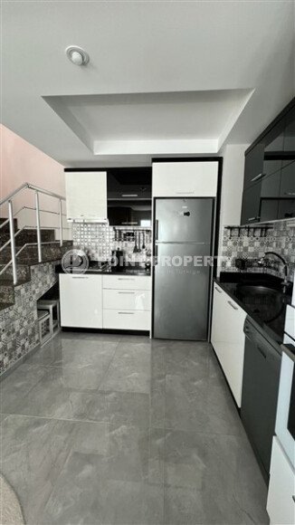 Two-level 3+1 apartment in Mahmutlar, 140 m², in a complex near the sea-id-10446-photo-2