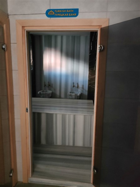 Элегантная квартира 52 м² в Махмутларе с застеклённым балконом и современным дизайном-id-10463-фото-9