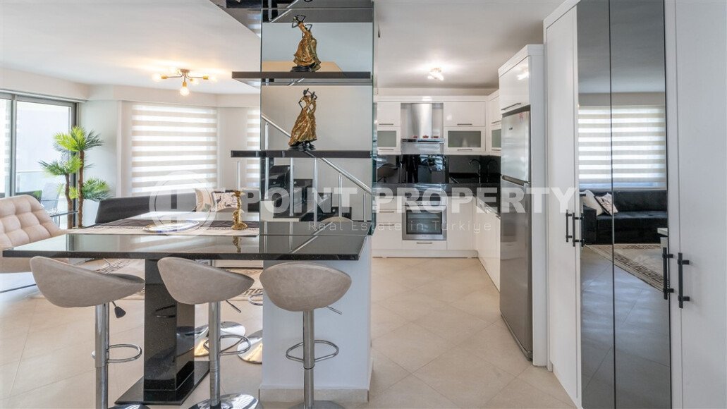 View comfortable penthouse 4+1, 240 m², on the first coastline in the Alanya region - Oba.-id-2499-photo-3