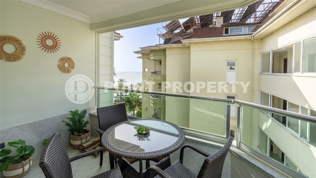 View comfortable penthouse 4+1, 240 m², on the first coastline in the Alanya region - Oba.-id-2499-photo-8