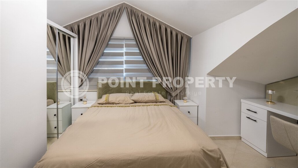 View comfortable penthouse 4+1, 240 m², on the first coastline in the Alanya region - Oba.-id-2499-photo-13