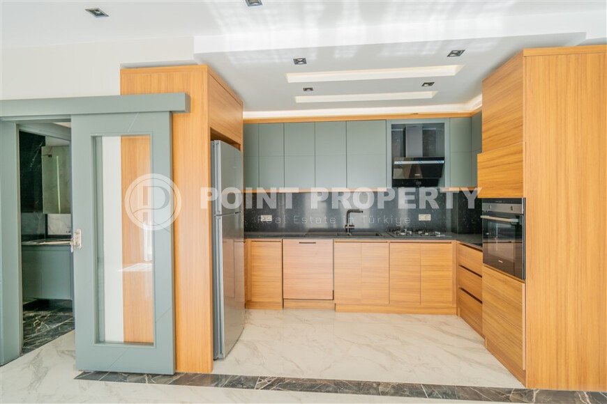 Garden duplex 204 m² with mountain view and partial sea view, Alanya center, Tepe-id-10570-photo-3