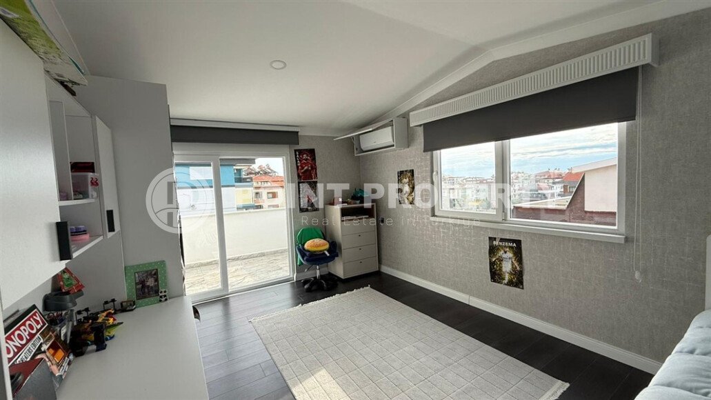 Стильный дуплекс 4+1 с отдельной кухней у моря в районе Кестель-id-10583-photo-22