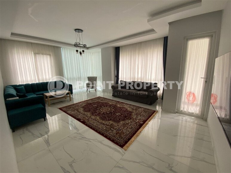 Bright 2+1 apartment – 110 m² with a separate kitchen near Cleopatra Beach, Alanya city center-id-10642-photo-1