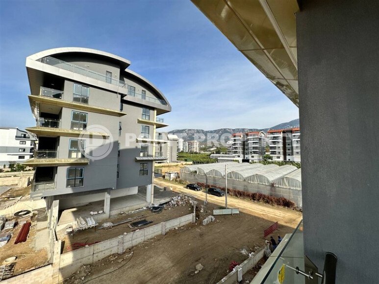 Bright 115 m² apartment with panoramic windows in Kargicak-id-10649-photo-11