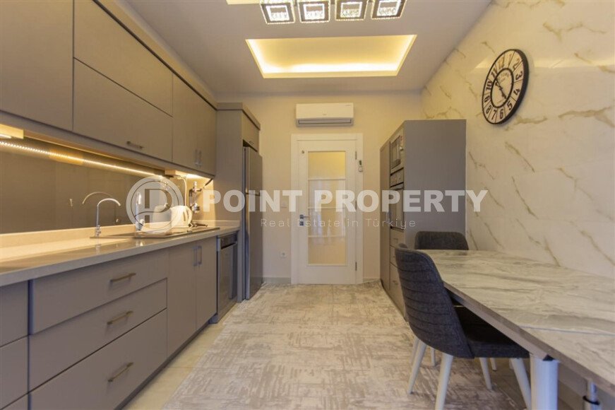 Stylish 200 m² apartment in Mahmutlar with a separate kitchen, close to the sea-id-10800-photo-6