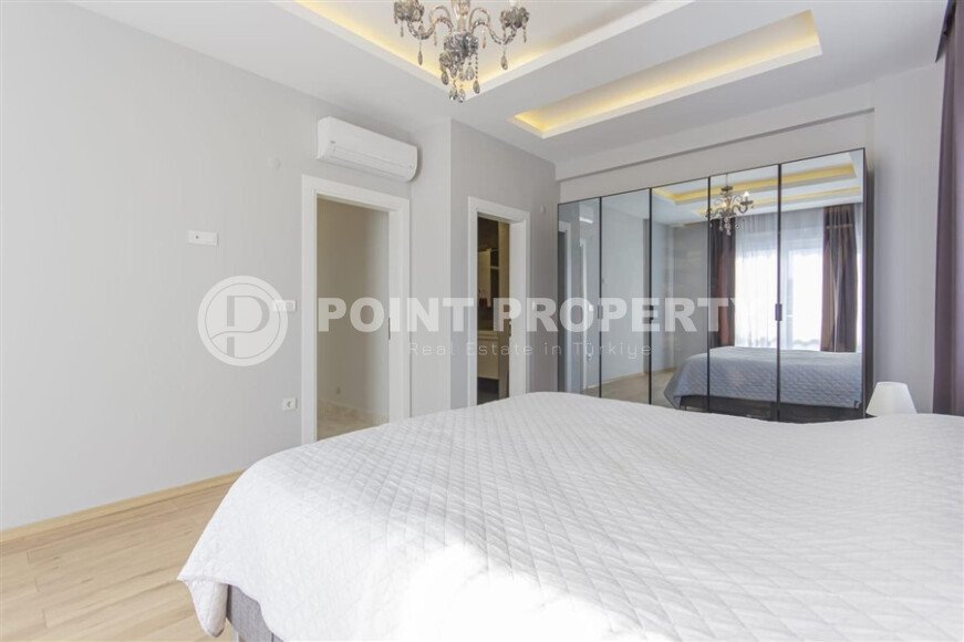 Spacious, bright apartment of 200 m² in the Mahmutlar area with a separate kitchen, close to the sea-id-10801-photo-12