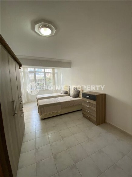 Mahmutlar district, 2+1 apartment, 90 m² in a complex built in 2000, furnished, located 450 m from the sea and 100 m from the center of the district.-id-10806-photo-8