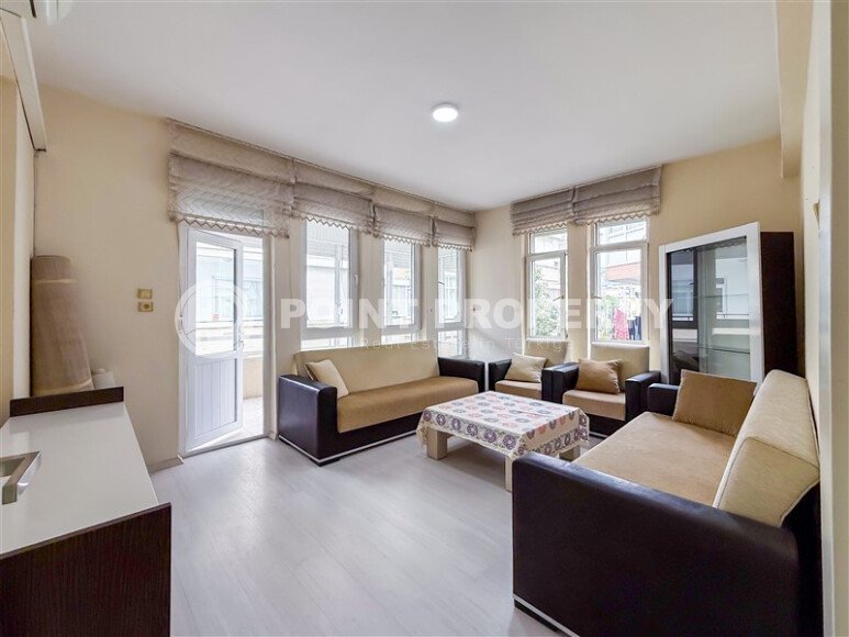 Bright apartment 100 m² in the center of Alanya, Gullerpinary district, with a separate kitchen, near the sea, residence permit-id-10842-photo-1