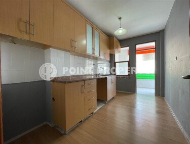 Cozy 2+1 apartment 100 m² center, Güllerpınary district, separate kitchen, residence permit-id-10861-photo-3