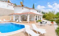 Detached villa 4+1, 220 m² in Mahmutlar with pool, garden and sea view-id-10154-photo-1