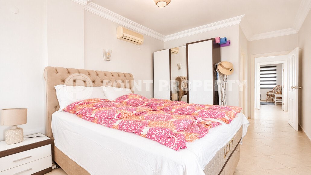 Detached villa 4+1, 220 m² in Mahmutlar with pool, garden and sea view-id-10154-photo-4