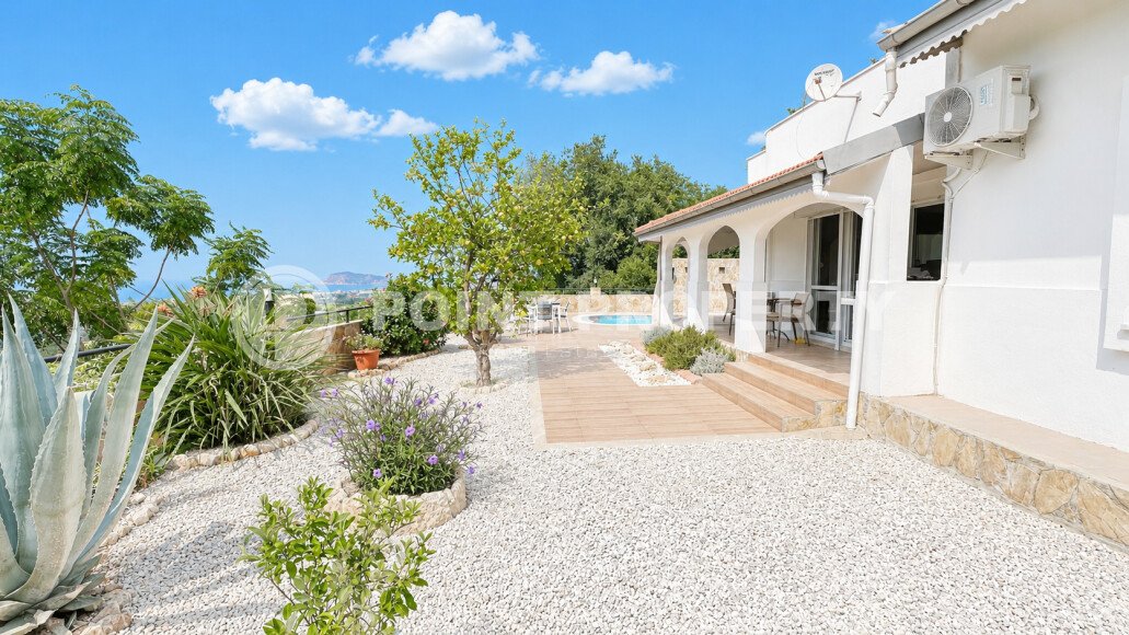 Detached villa 4+1, 220 m² in Mahmutlar with pool, garden and sea view-id-10154-photo-10
