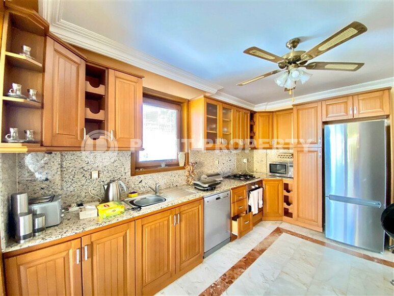 Вилла 4+1 площадью 250 м² в районе Кестель — участок 400 м², возможность получения гражданства, 500 м до моря-id-11024-фото-2
